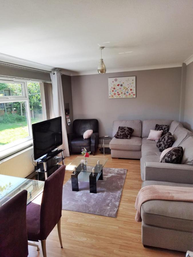 Fourth Avenue, Lovely Bungalow Available For Guests And Contractors Parking Wifi Nottingham Kültér fotó