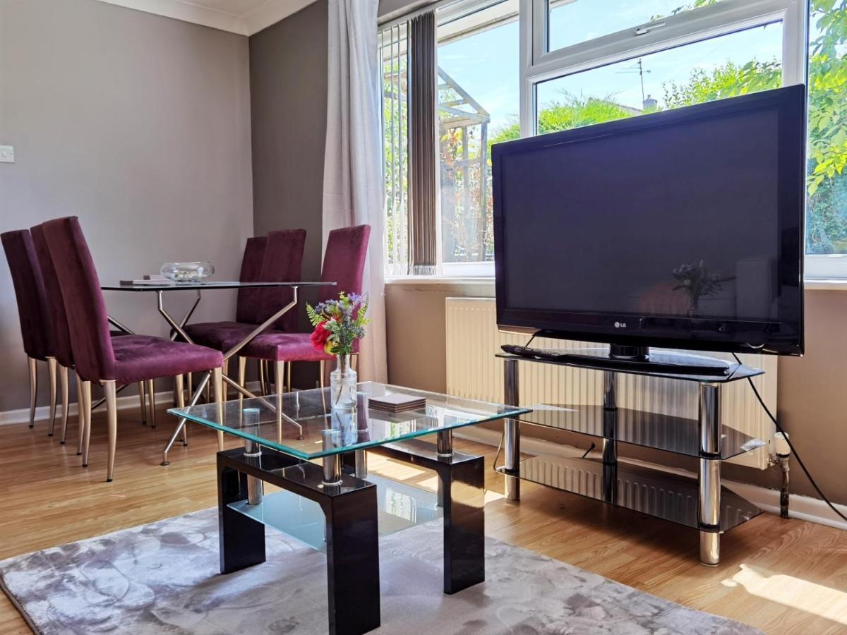 Fourth Avenue, Lovely Bungalow Available For Guests And Contractors Parking Wifi Nottingham Kültér fotó