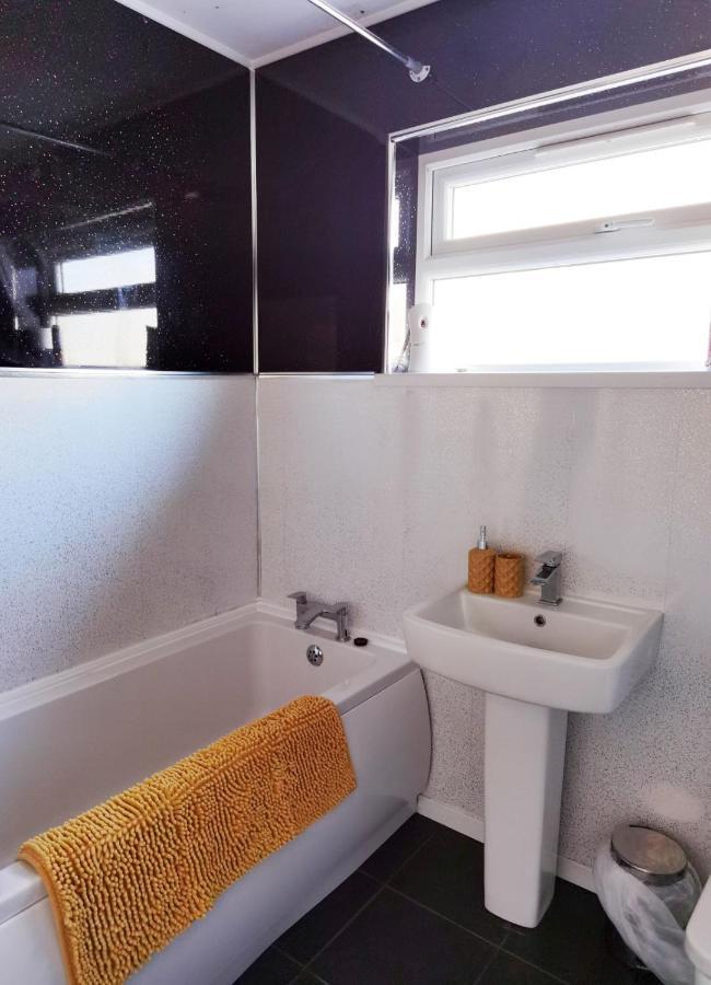Fourth Avenue, Lovely Bungalow Available For Guests And Contractors Parking Wifi Nottingham Kültér fotó