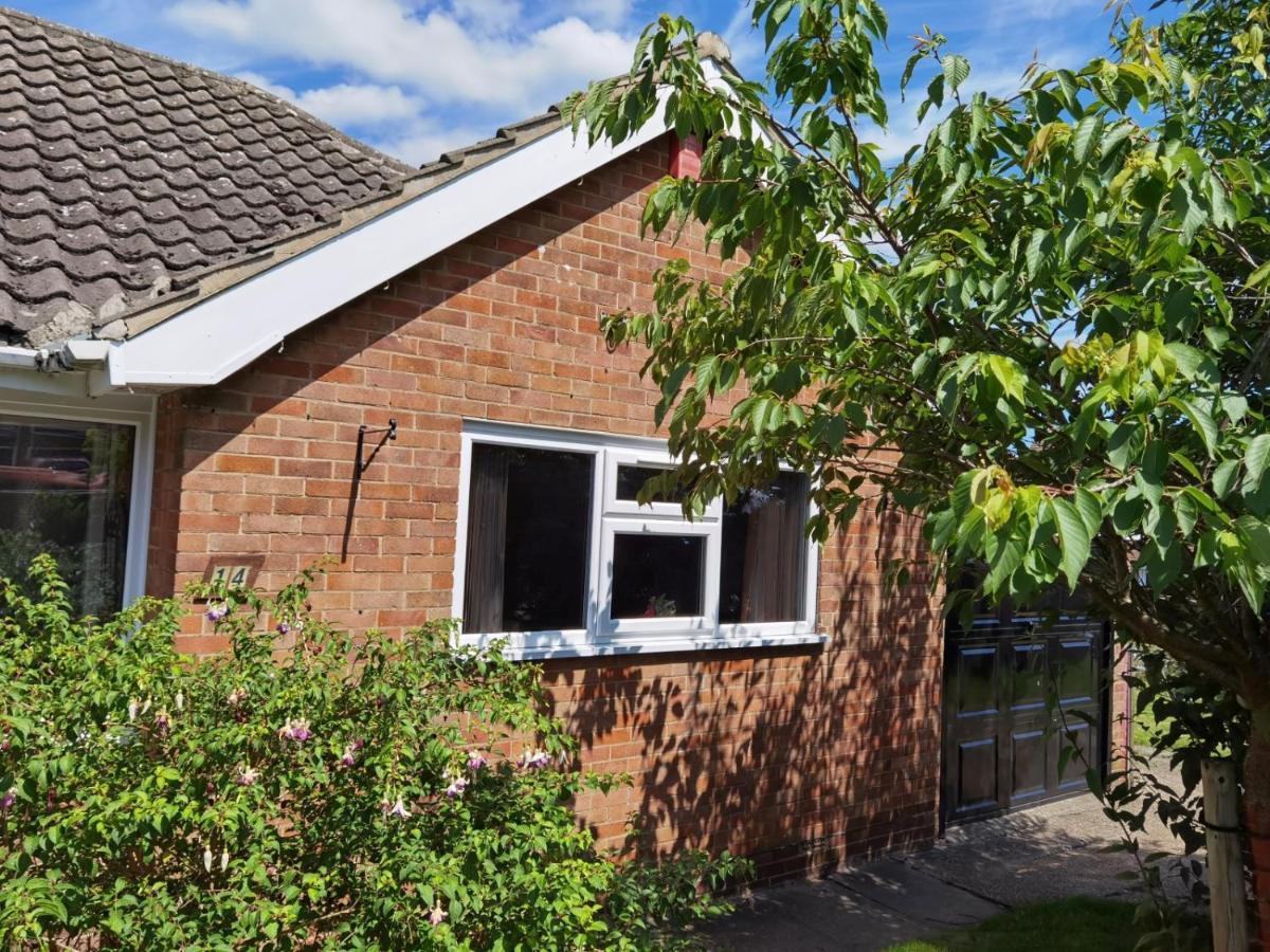 Fourth Avenue, Lovely Bungalow Available For Guests And Contractors Parking Wifi Nottingham Kültér fotó