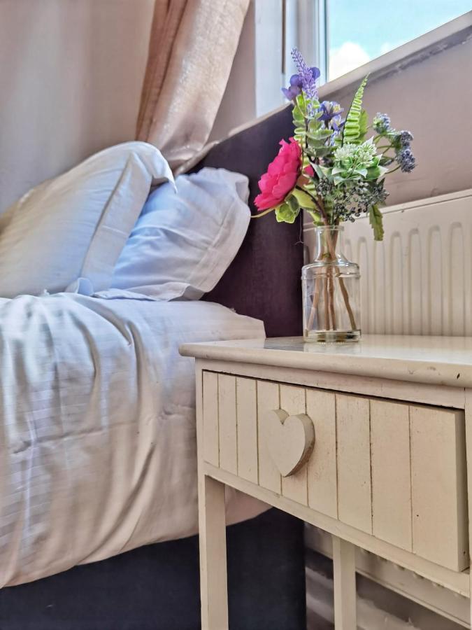 Fourth Avenue, Lovely Bungalow Available For Guests And Contractors Parking Wifi Nottingham Kültér fotó