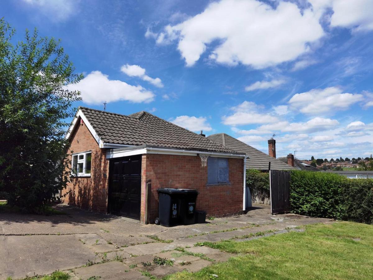 Fourth Avenue, Lovely Bungalow Available For Guests And Contractors Parking Wifi Nottingham Kültér fotó