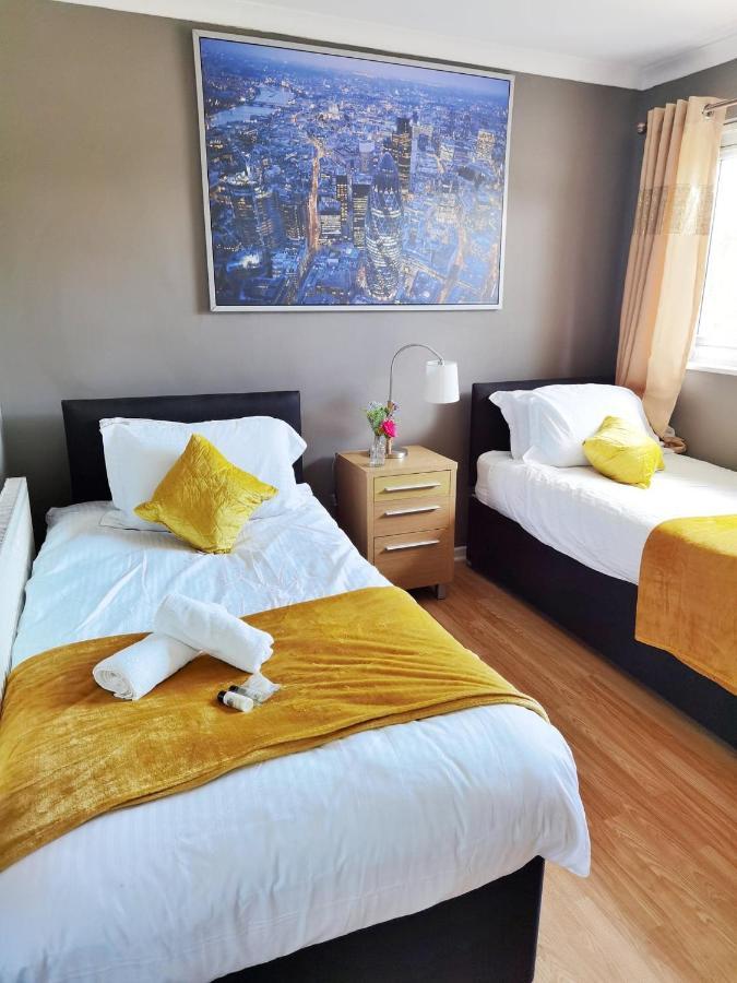 Fourth Avenue, Lovely Bungalow Available For Guests And Contractors Parking Wifi Nottingham Kültér fotó