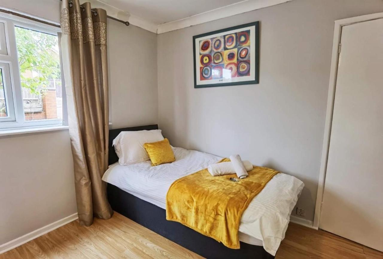 Fourth Avenue, Lovely Bungalow Available For Guests And Contractors Parking Wifi Nottingham Kültér fotó