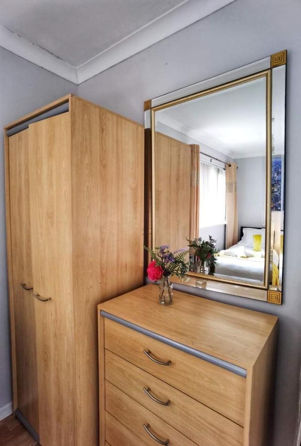 Fourth Avenue, Lovely Bungalow Available For Guests And Contractors Parking Wifi Nottingham Kültér fotó