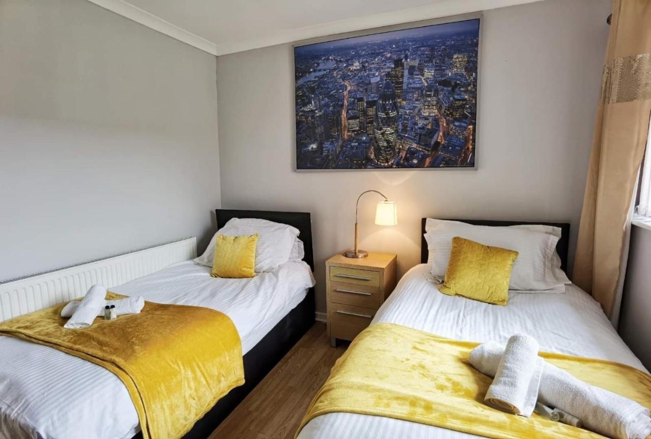 Fourth Avenue, Lovely Bungalow Available For Guests And Contractors Parking Wifi Nottingham Kültér fotó