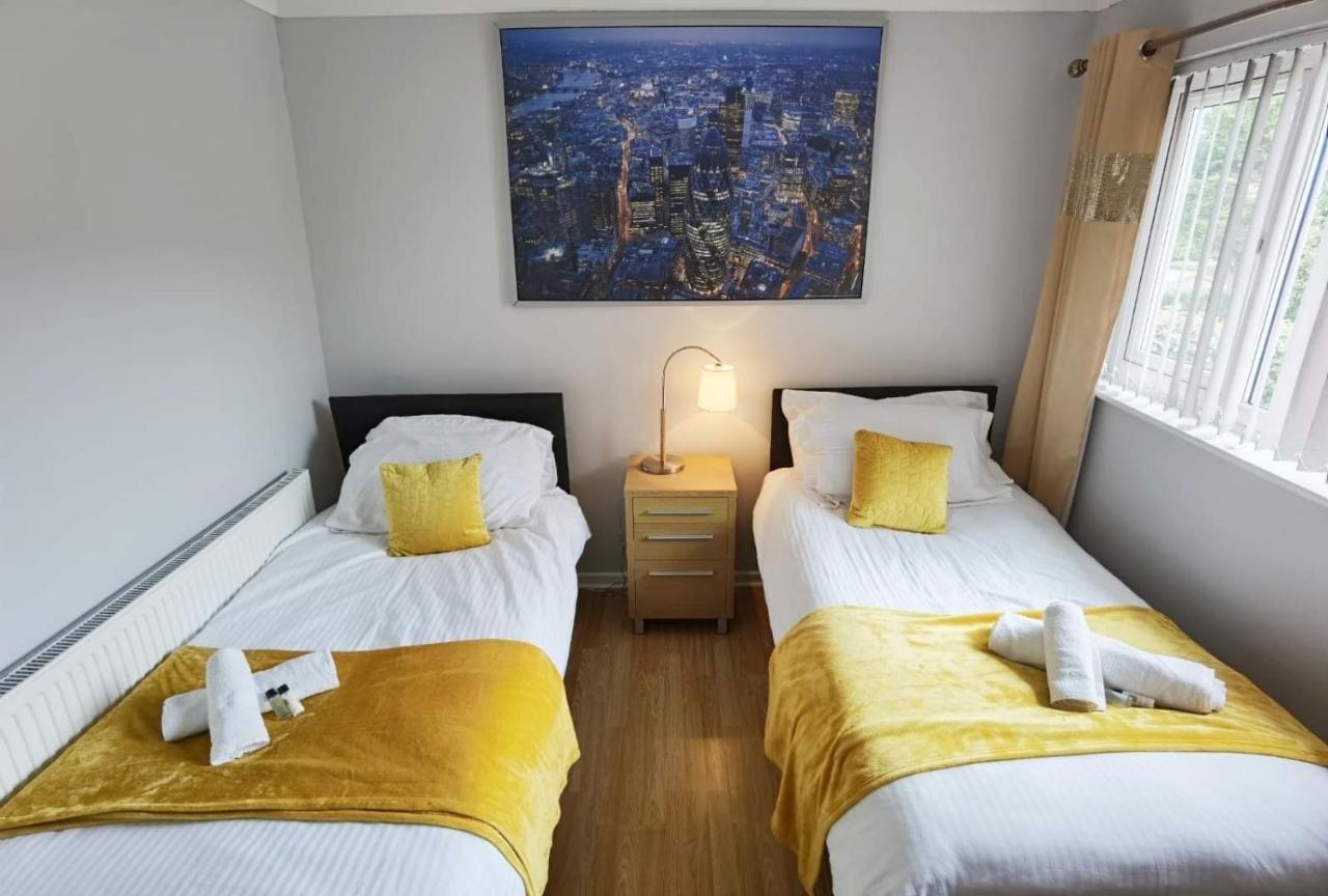 Fourth Avenue, Lovely Bungalow Available For Guests And Contractors Parking Wifi Nottingham Kültér fotó