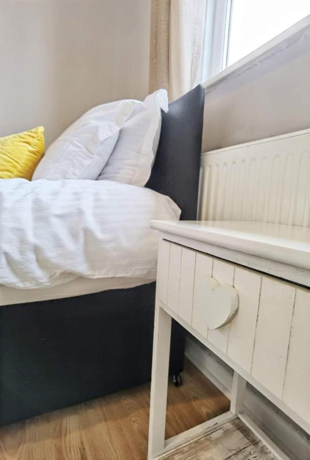 Fourth Avenue, Lovely Bungalow Available For Guests And Contractors Parking Wifi Nottingham Kültér fotó