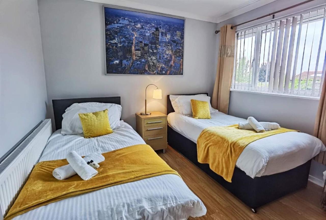Fourth Avenue, Lovely Bungalow Available For Guests And Contractors Parking Wifi Nottingham Kültér fotó