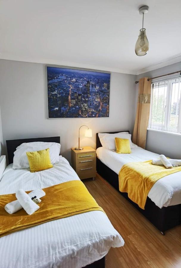 Fourth Avenue, Lovely Bungalow Available For Guests And Contractors Parking Wifi Nottingham Kültér fotó